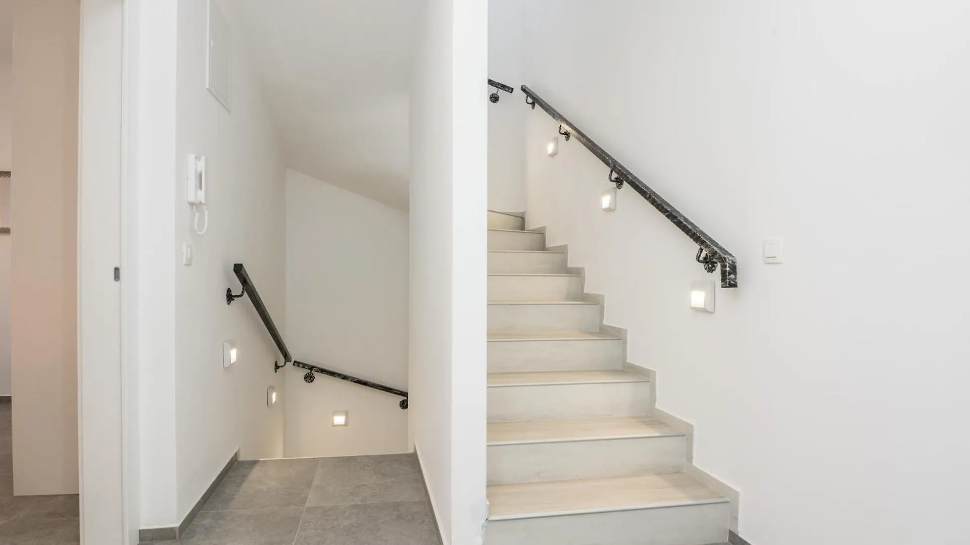 Apartments Spanic Haus Mit Pool 비르 펜션